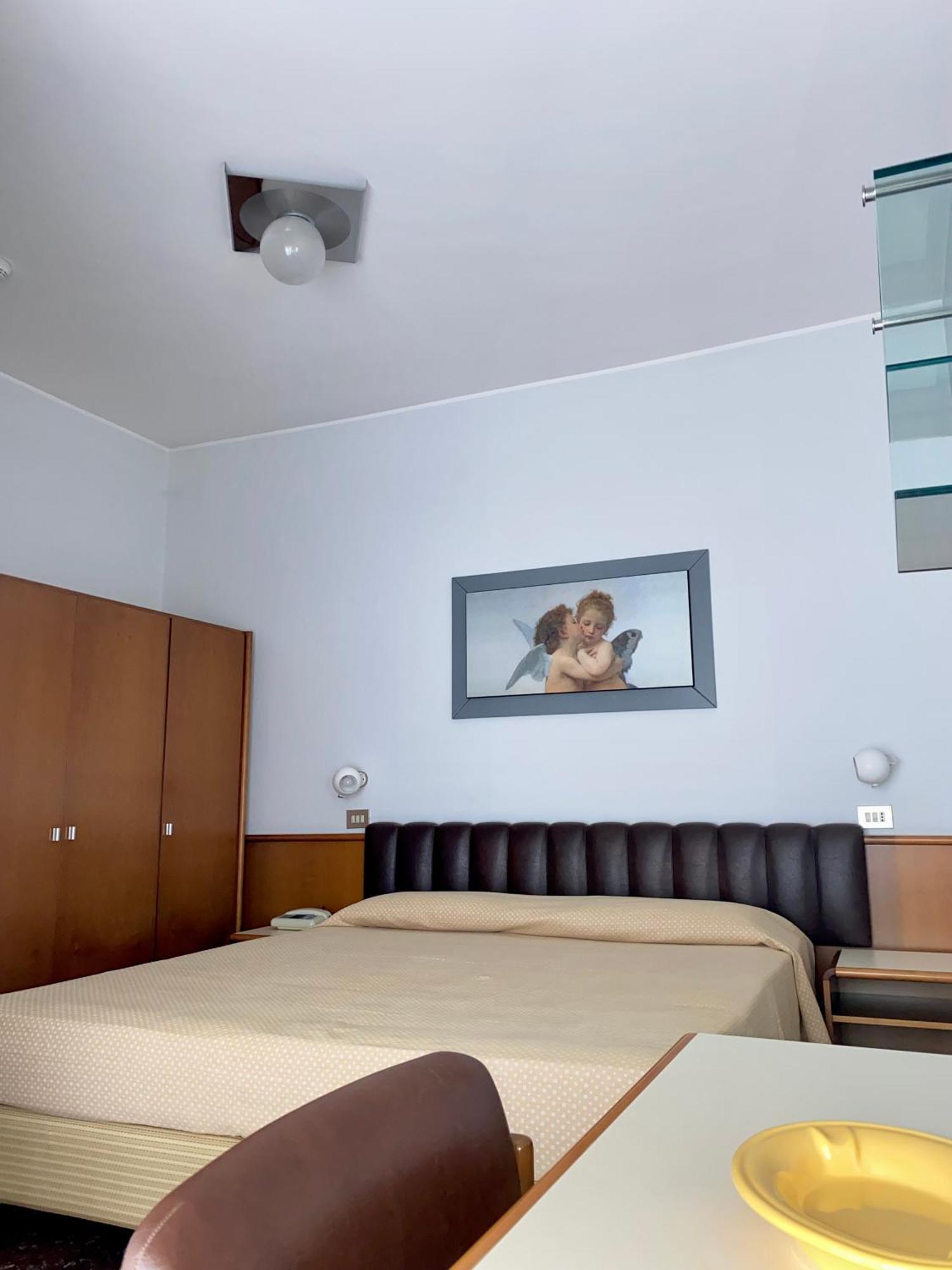 Hotel Astoria Пинето Экстерьер фото